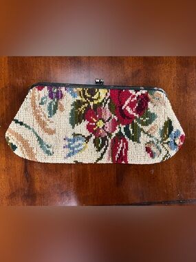 VTG 1960s Jana Needlepoint Carpetbag Clutch Purse  Tapestry Kiss Lock Floral